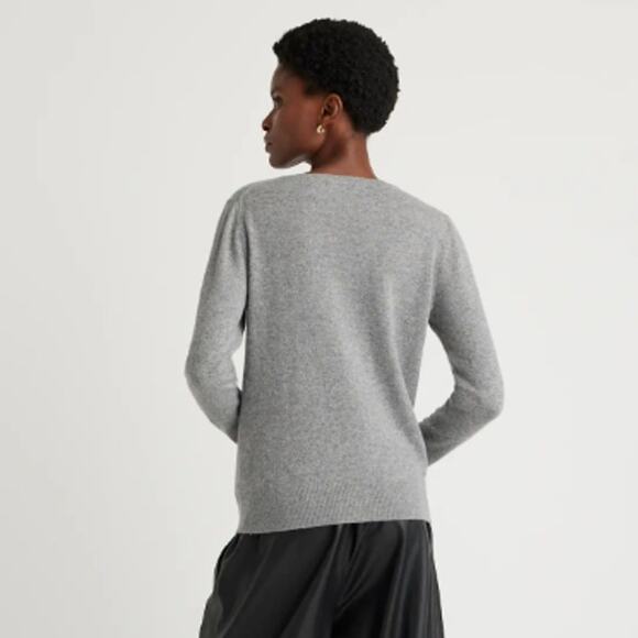 Quince Mongolian 100% Cashmere V-Neck Sweater Pullover Cozy, Heather Gray - Picture 4 of 15